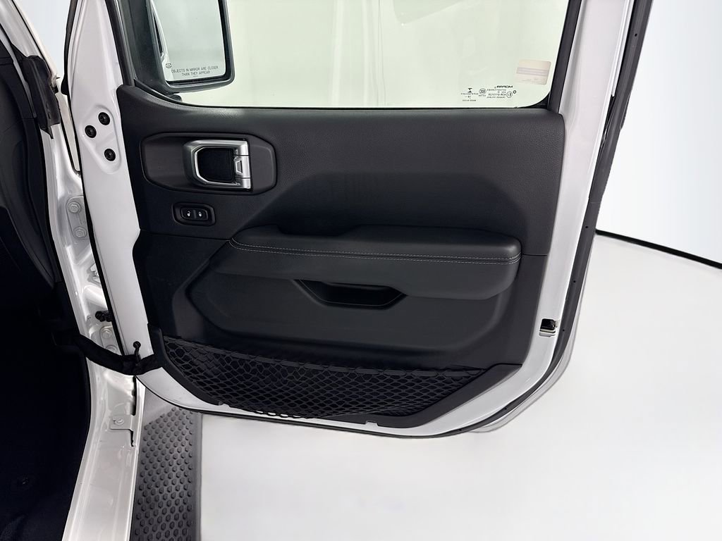 Used 2019 Jeep Wrangler Unlimited Sahara image 25