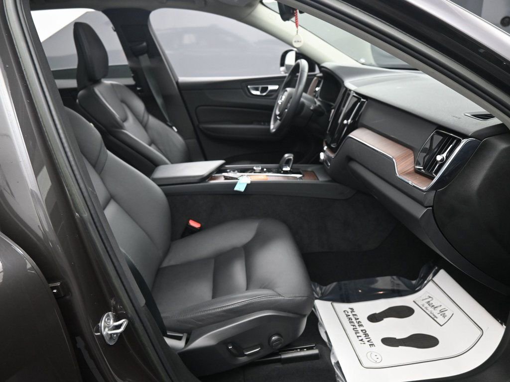 Used 2023 Volvo XC60 B5 Plus image 35