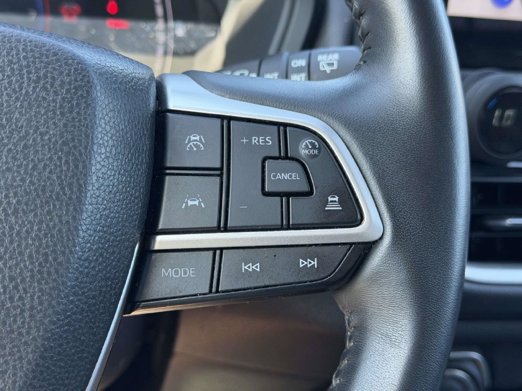 Used 2025 Toyota Grand Highlander AWD image 25
