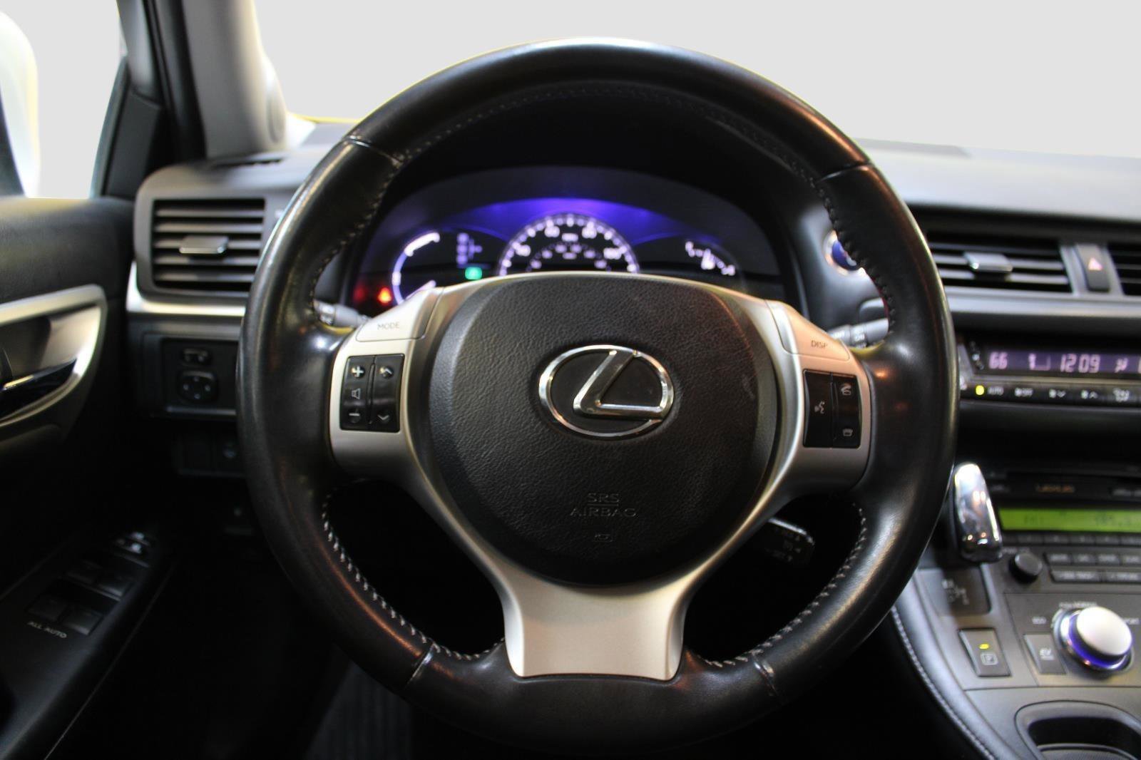 Used 2013 Lexus CT 200h w/ Premium Pkg w/Backup Camera image 22