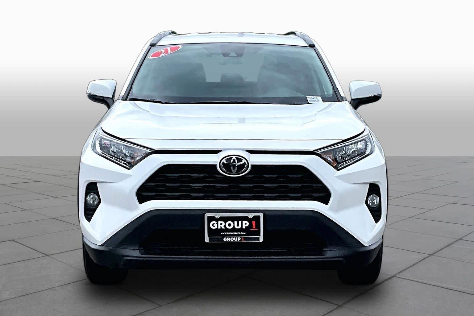 Used 2021 Toyota RAV4 XLE w/ Carpet Mat Package (TMS) FWD image 3