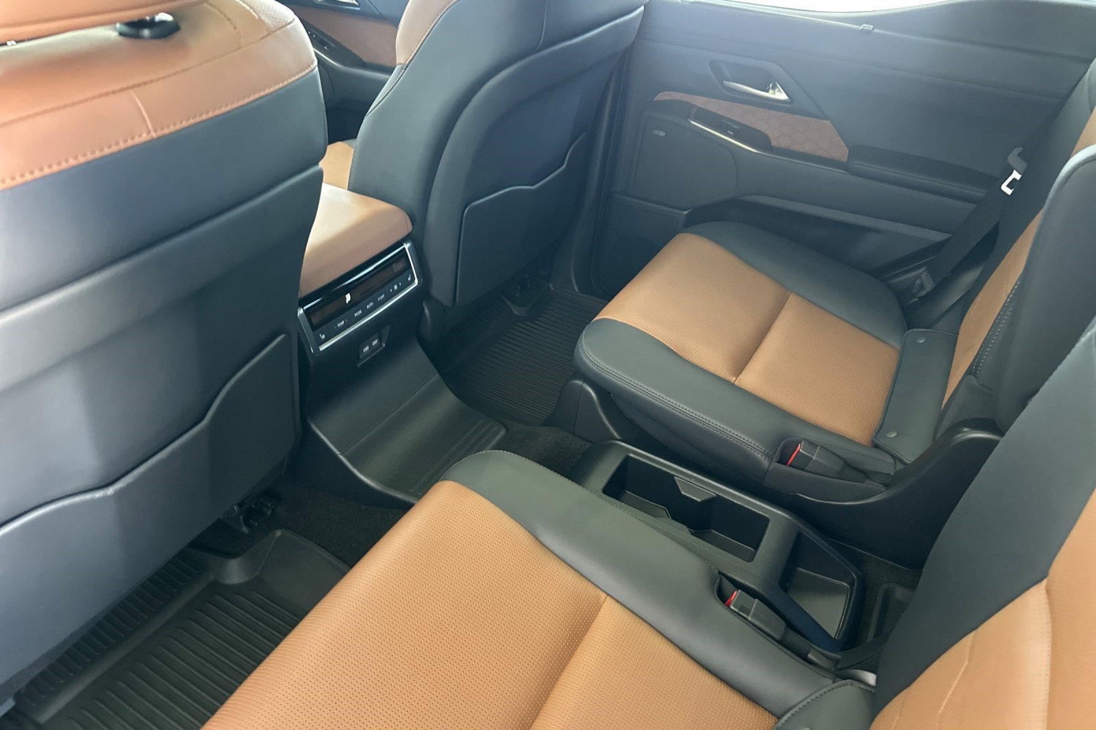 Certified 2024 Lexus GX 550 w/ Cold Area Package AWD/4WD image 15