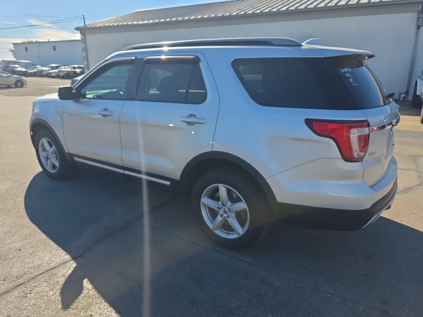 Used 2017 Ford Explorer XLT w/ Equipment Group 202A AWD/4WD image 5