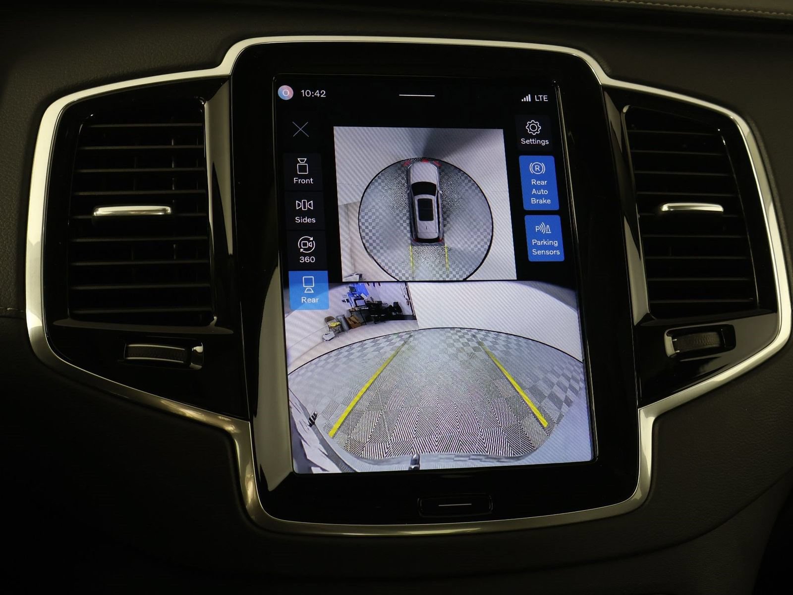 Certified 2024 Volvo XC90 B6 Ultimate AWD/4WD image 13