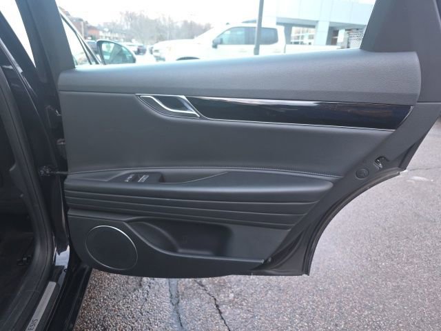 Used 2023 Genesis G80 2.5T image 12