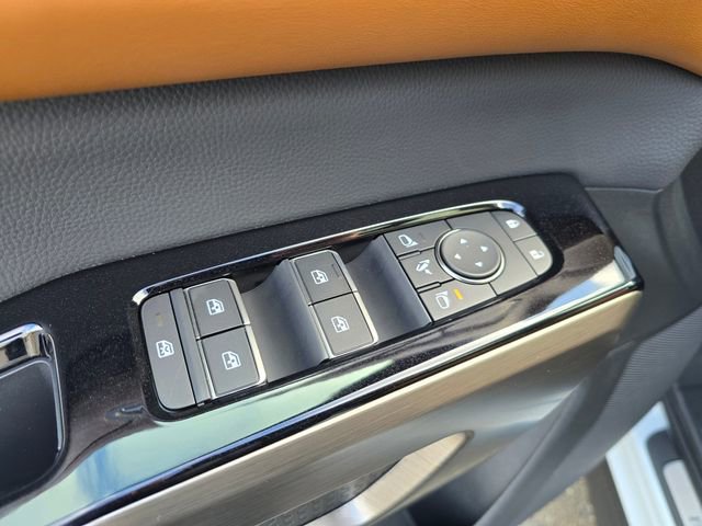 Used 2025 Nissan Pathfinder Platinum image 21