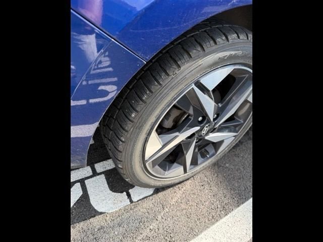 Used 2023 Hyundai Elantra SEL w/ Convenience Package FWD image 16