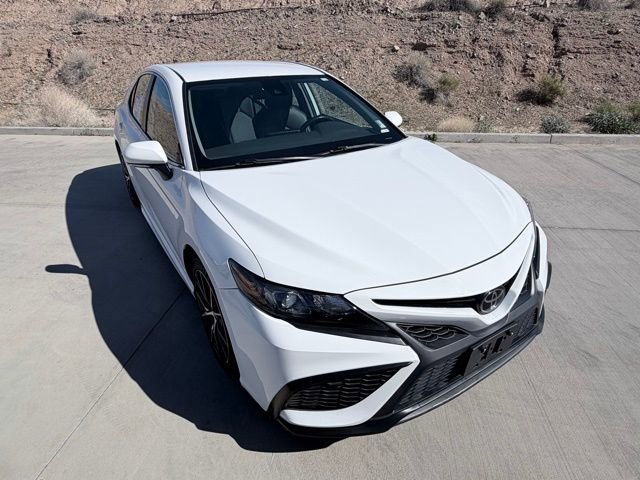 Used 2023 Toyota Camry SE image 3