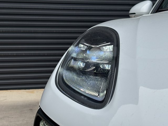 Certified 2025 Porsche Macan image 12