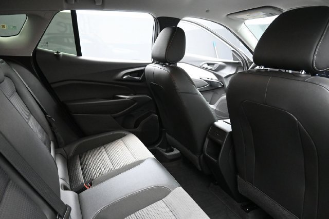 Used 2025 Chevrolet Trax LT FWD image 31