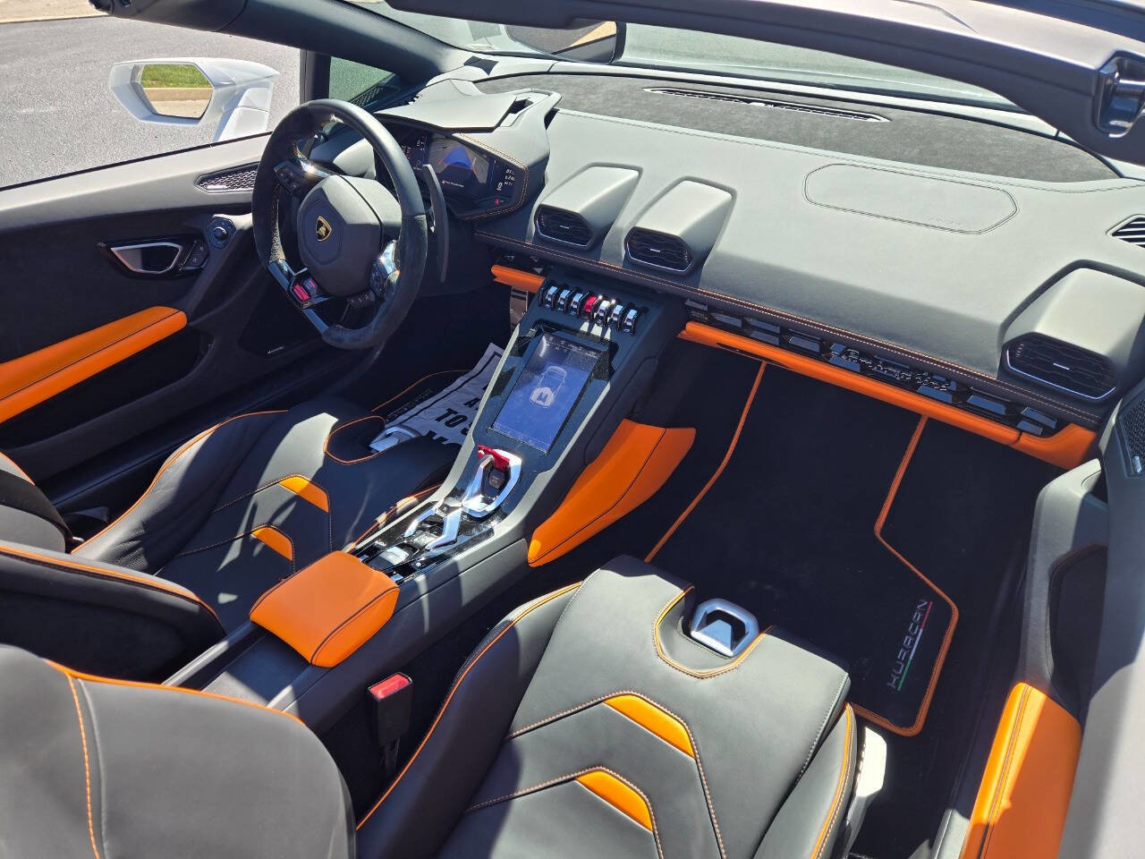 Used 2024 Lamborghini Huracan EVO image 40