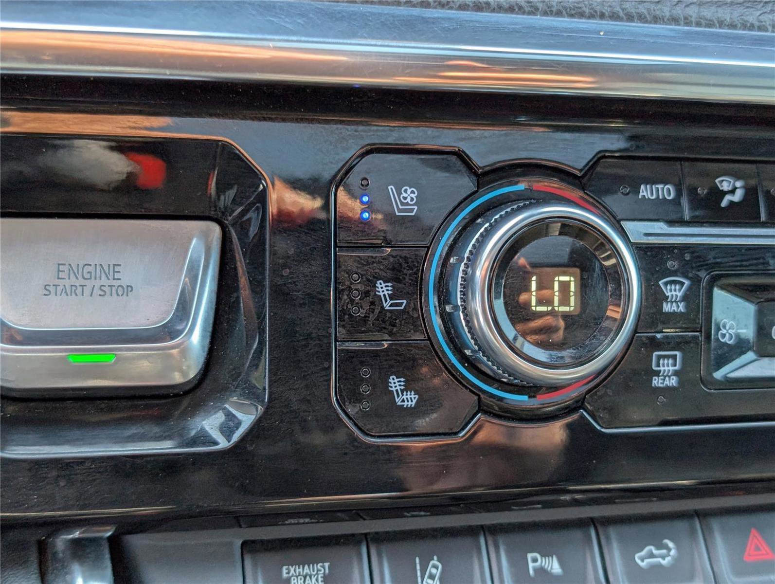 Used 2024 GMC Sierra 3500 Denali w/ Technology Package image 30