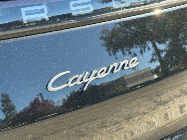 Used 2023 Porsche Cayenne Platinum Edition image 37