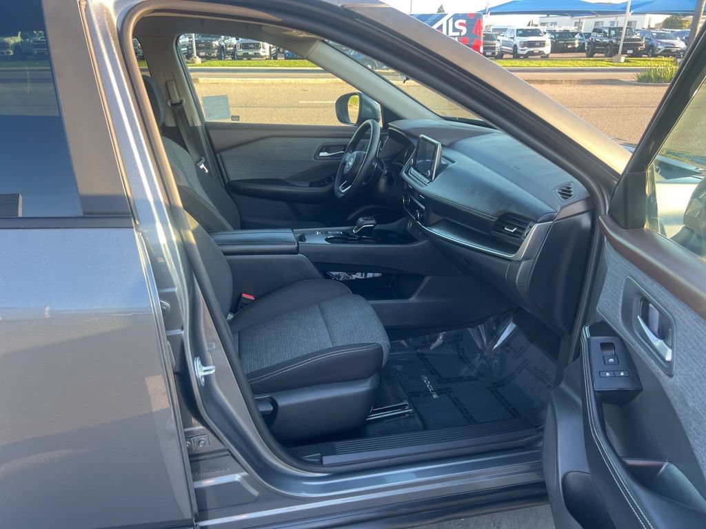 Used 2023 Nissan Rogue SV FWD image 28