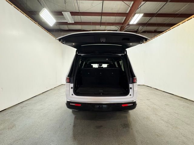 Certified 2024 Jeep Wagoneer L Series II w/ Flexible Seating Group image 10