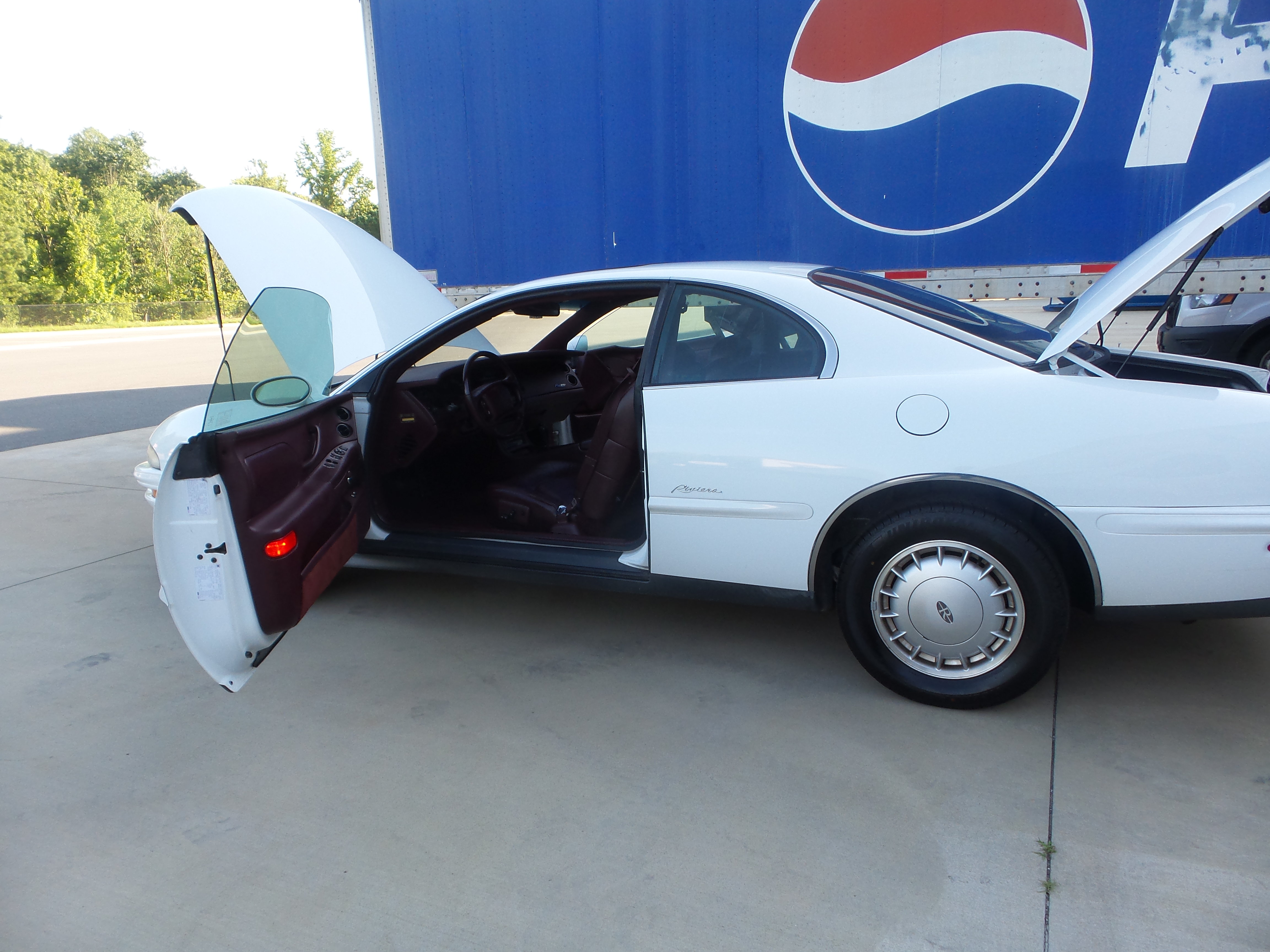 Used 1995 Buick Riviera Coupe FWD image 49