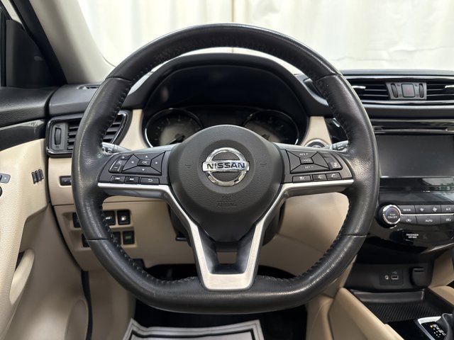 Used 2018 Nissan Rogue SV w/ Sun & Sound Touring Package image 16