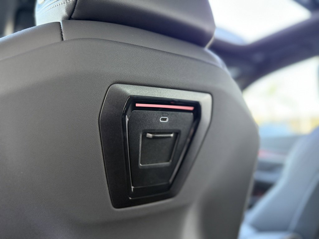 Used 2025 BMW i5 eDrive40i w/ Premium Package image 14