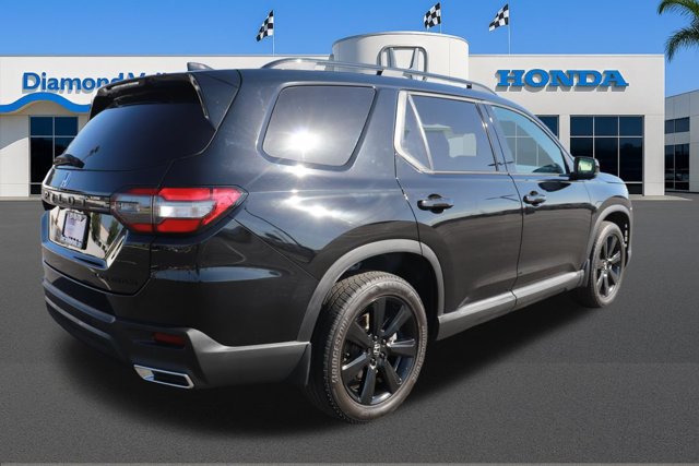 Certified 2025 Honda Pilot Black Edition image 8