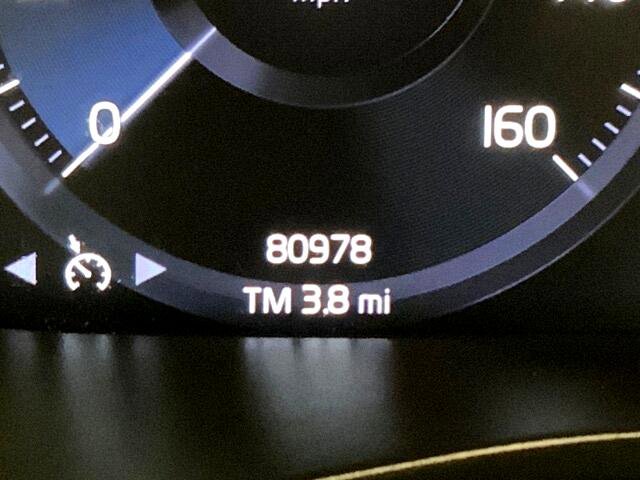 Used 2022 Volvo XC40 T4 Momentum image 23