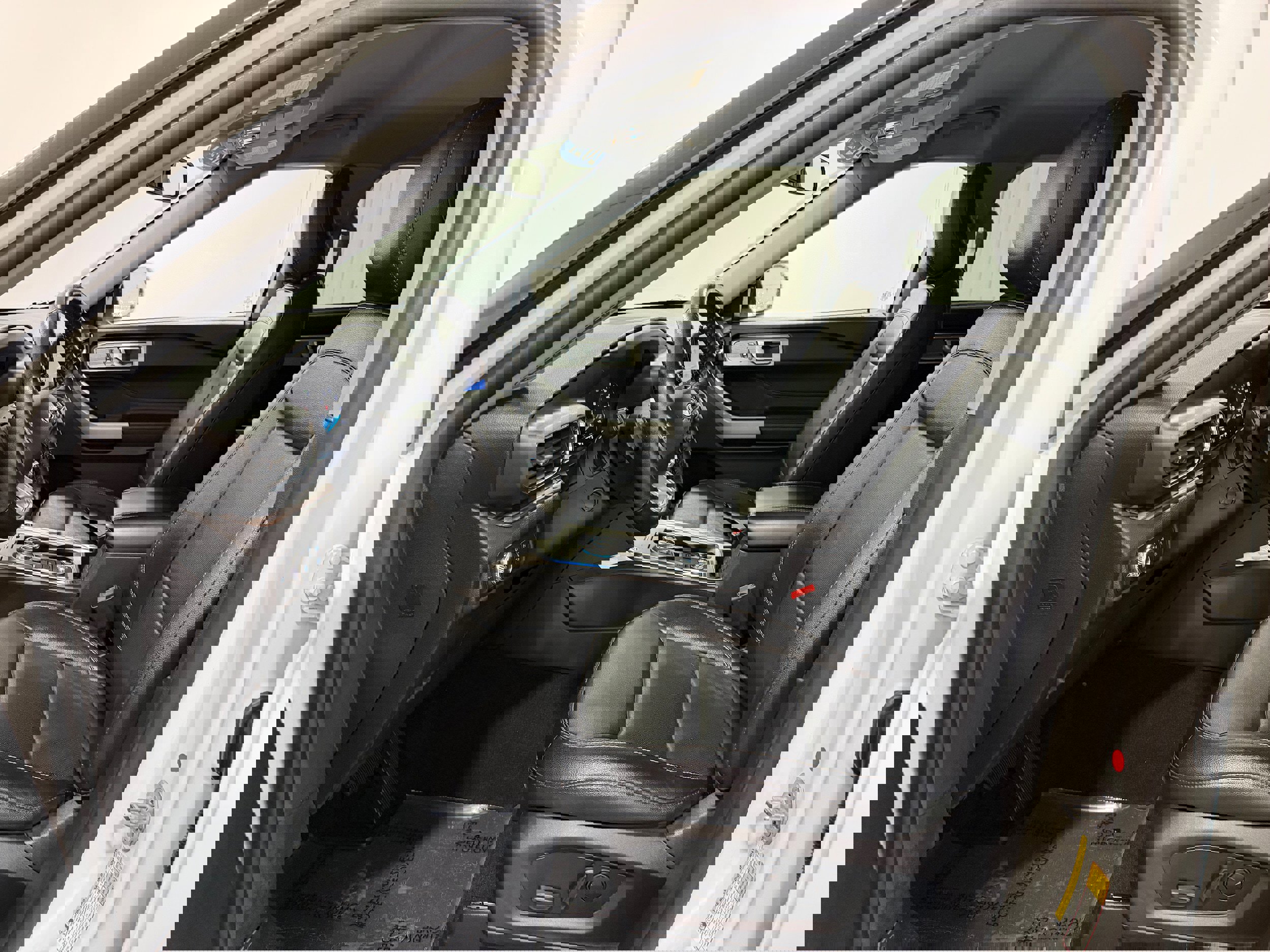 Used 2021 Ford Explorer Limited w/ Equipment Group 301A image 4