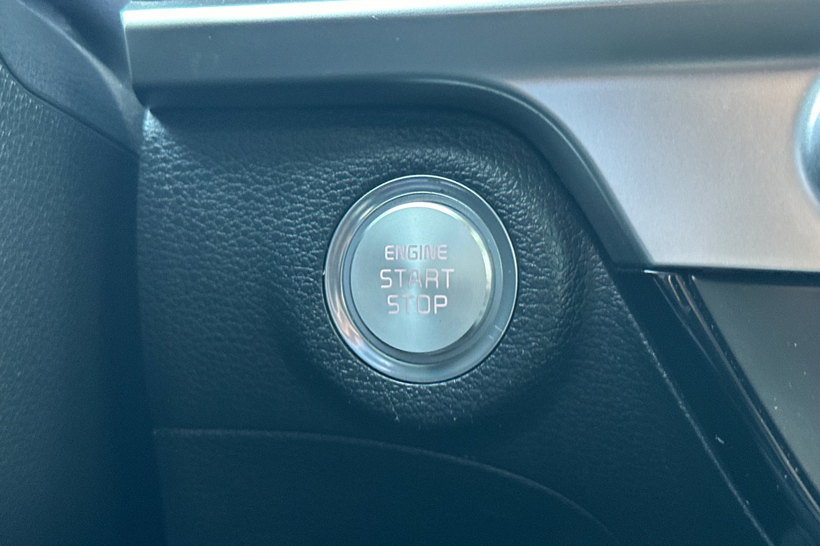 Used 2024 Kia Telluride LX FWD image 25