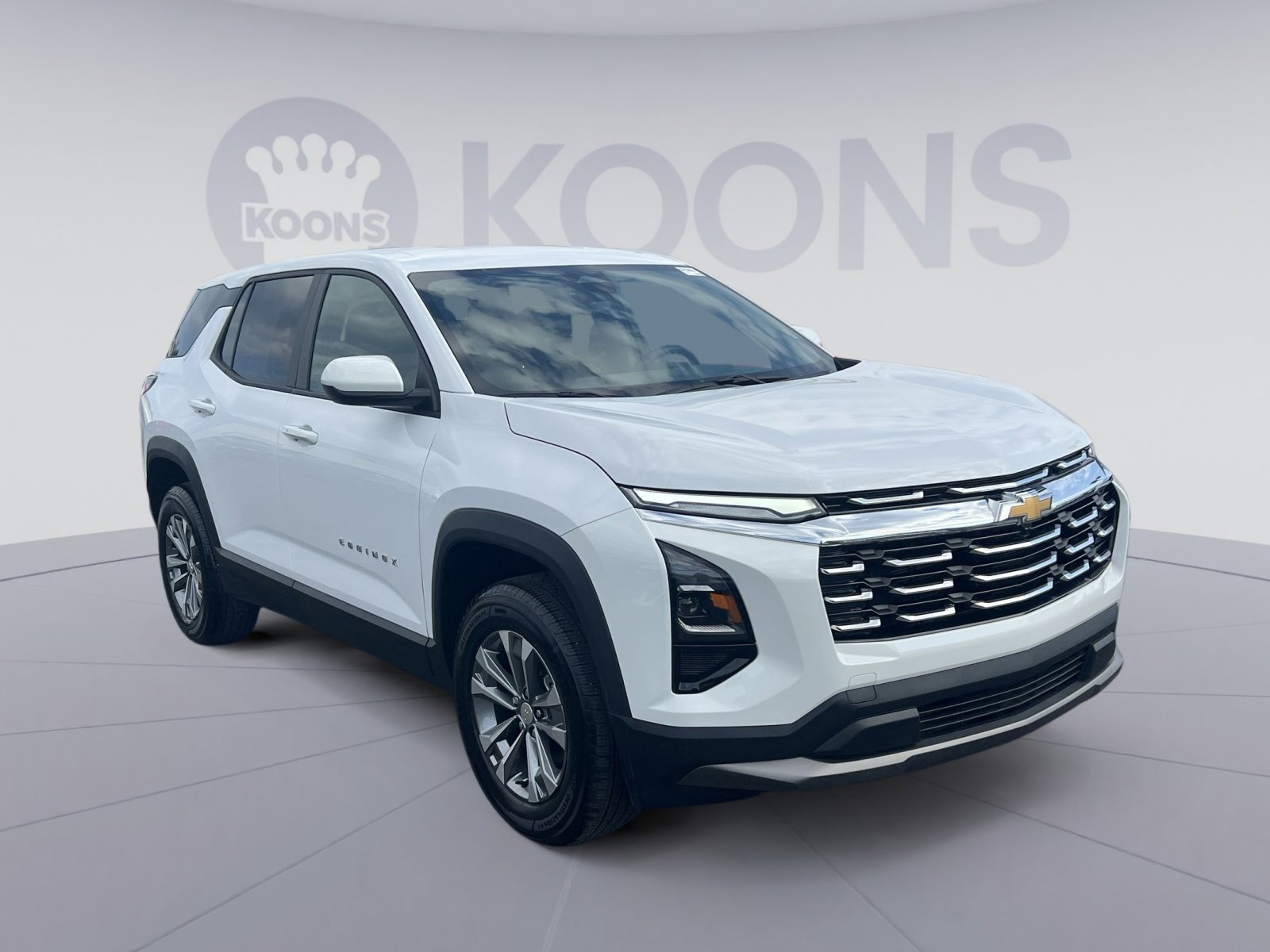 Used 2025 Chevrolet Equinox LT FWD image 2