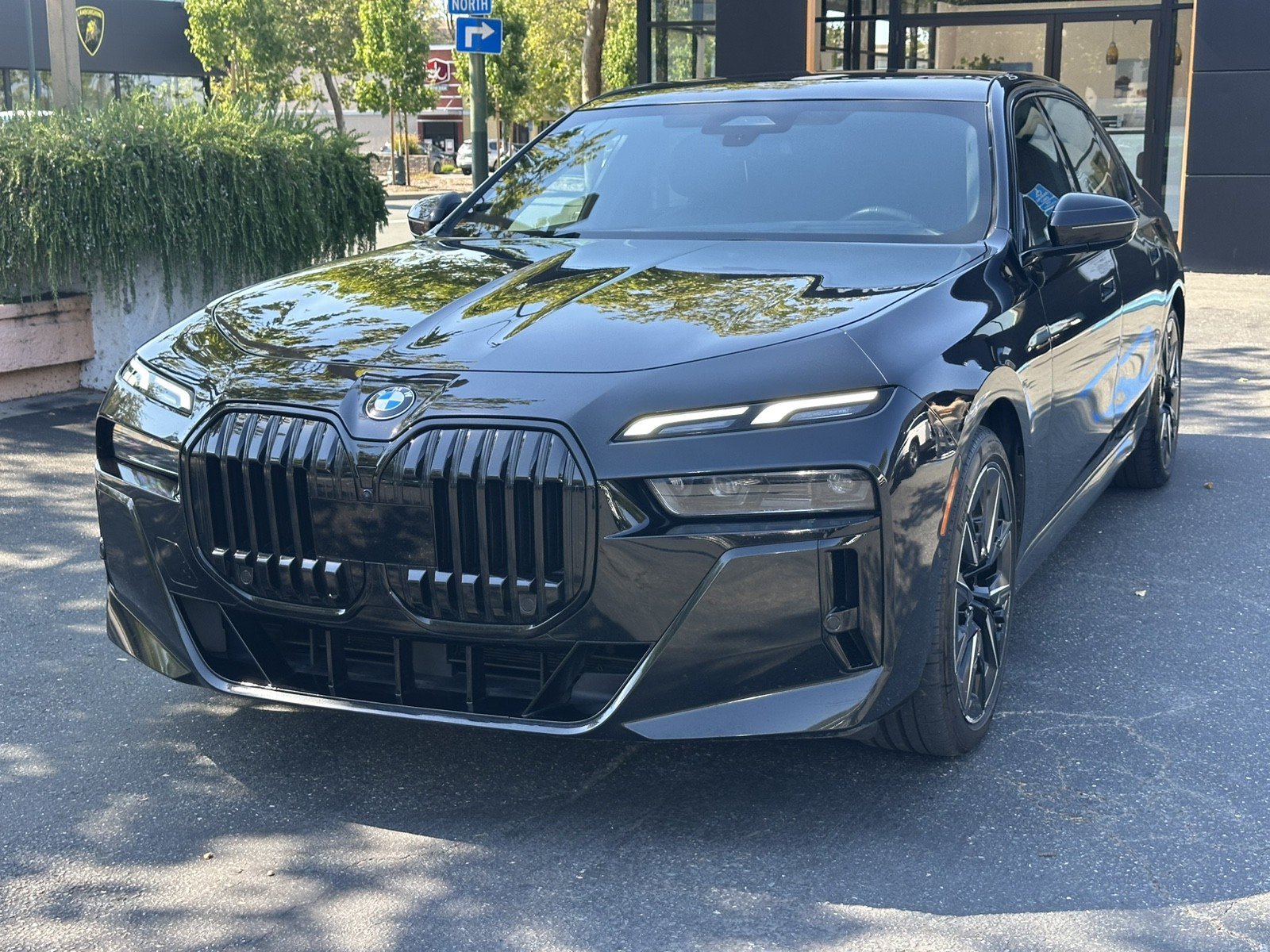 Used 2023 BMW 740i w/ Parking Assistance Package RWD image 4