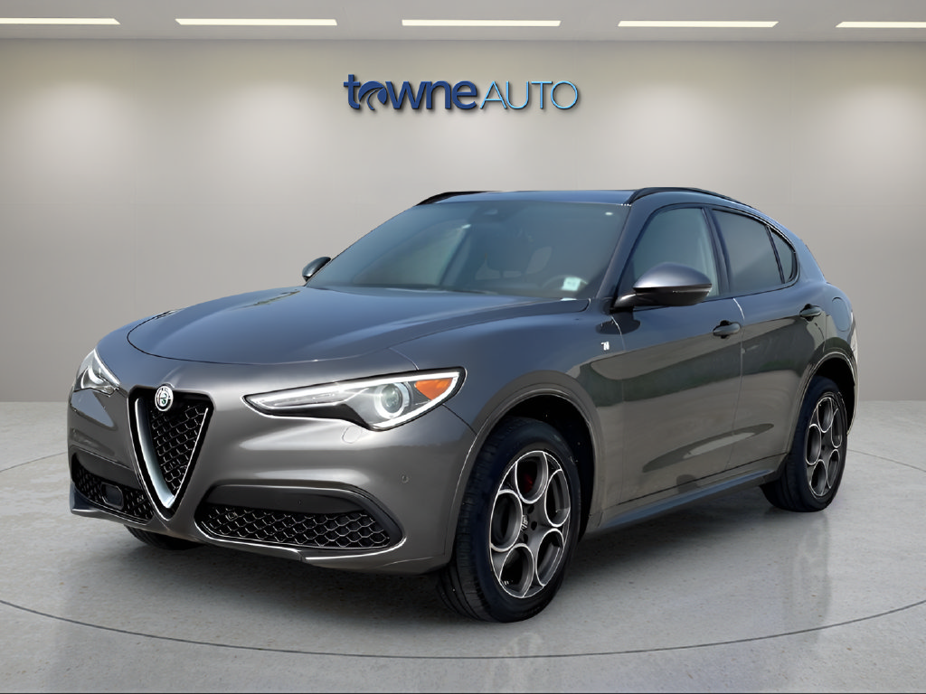 Used 2023 Alfa Romeo Stelvio Ti w/ Active Assist Plus Package AWD/4WD image 3