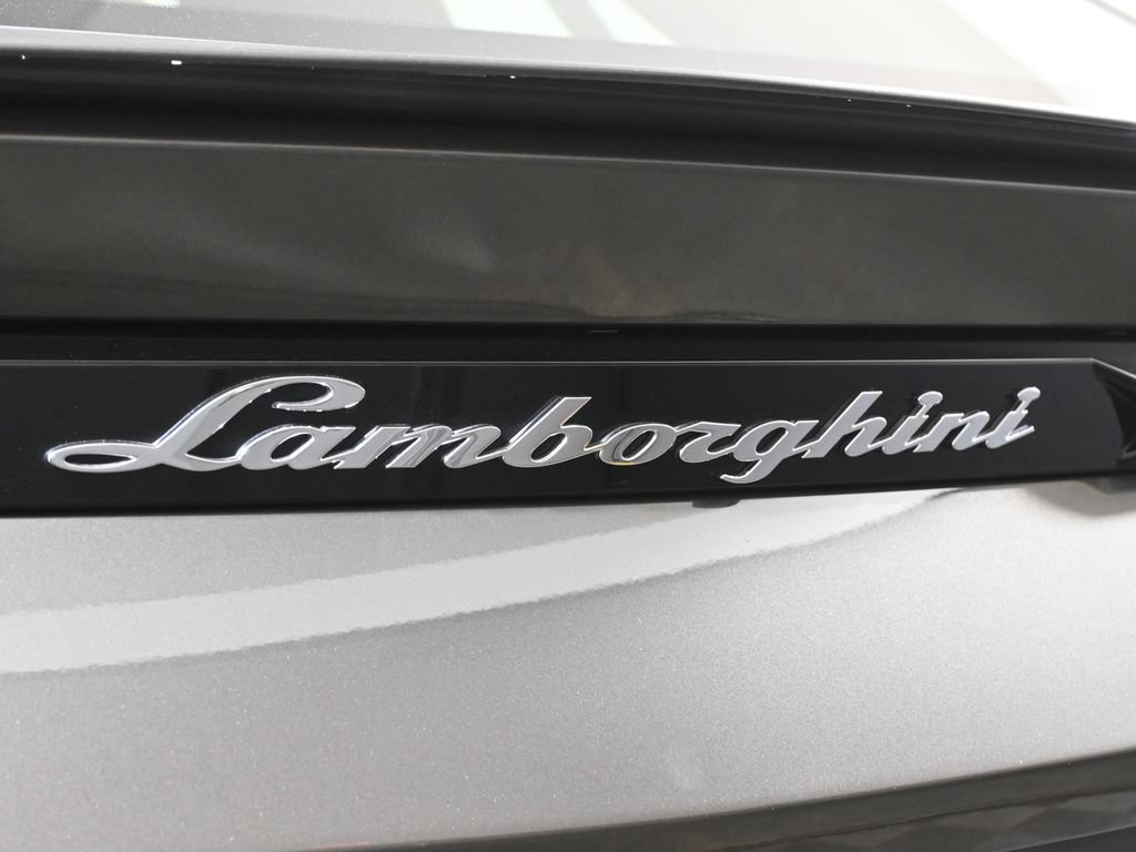 Used 2021 Lamborghini Urus AWD/4WD image 40