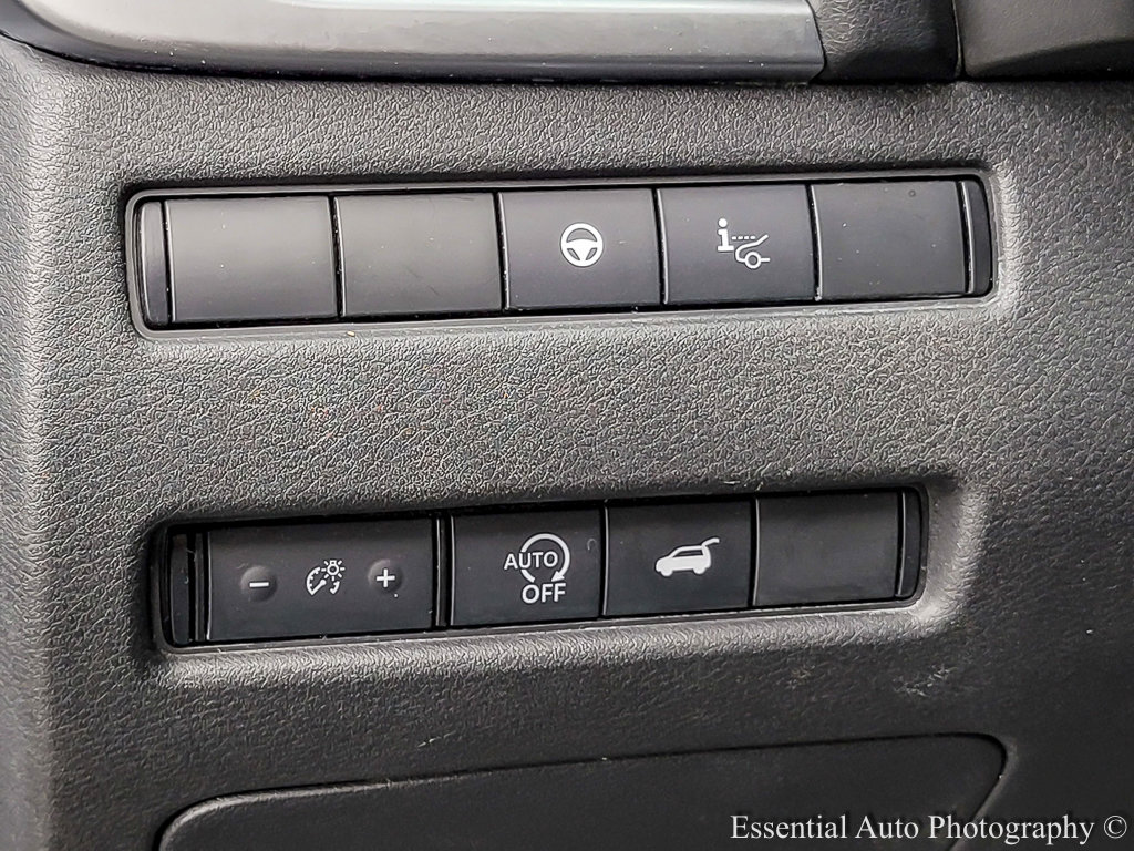 Used 2025 Nissan Rogue SL w/ Tech Package image 14