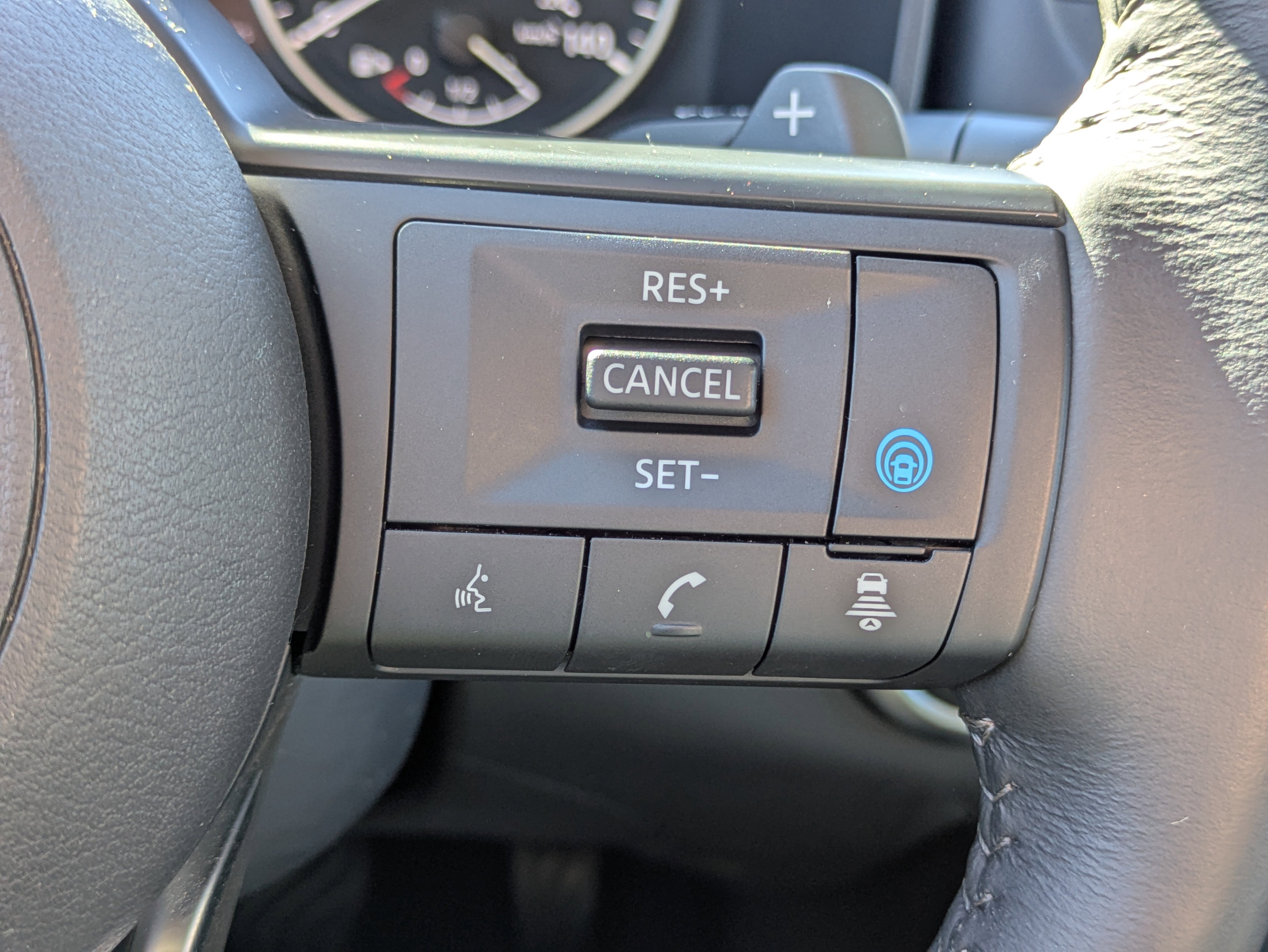 Used 2024 Nissan Rogue SV w/ SV Premium Package image 18