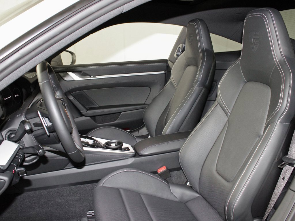 Used 2024 Porsche 911 Carrera 4 image 5