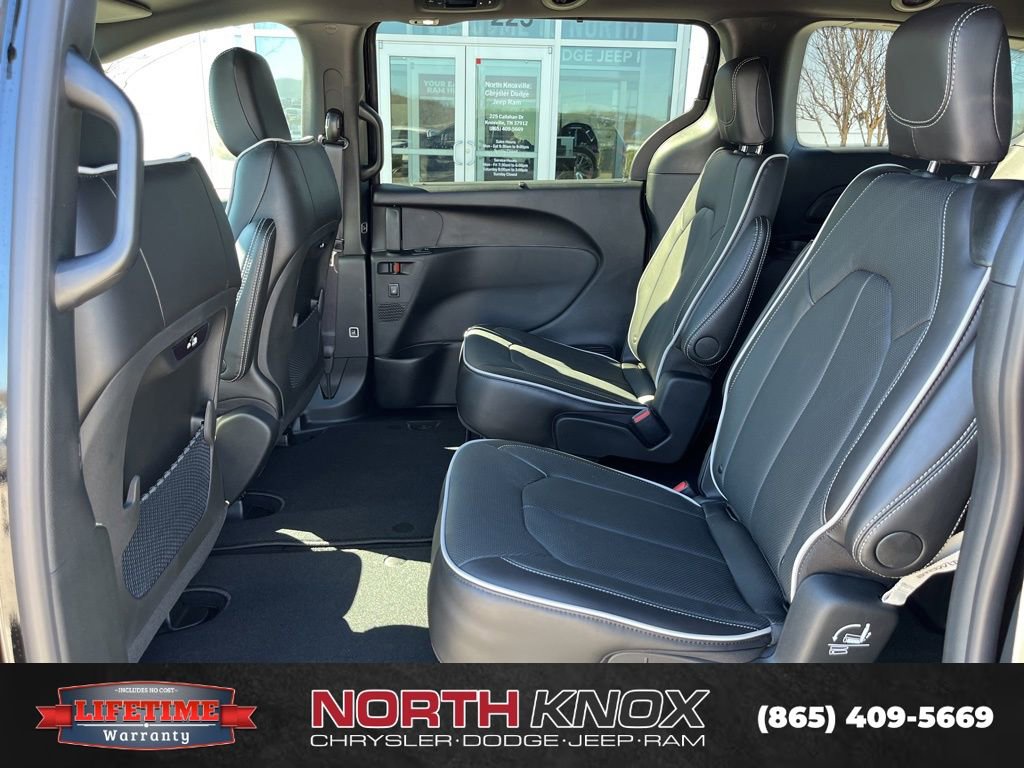 New 2026 Chrysler Pacifica Limited image 15