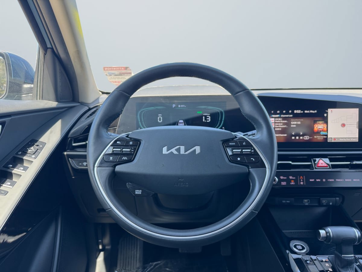 Used 2024 Kia Niro EX FWD image 11