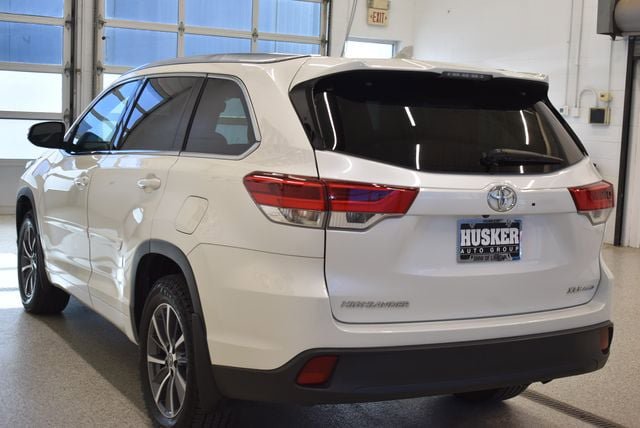 Used 2018 Toyota Highlander XLE AWD/4WD image 10