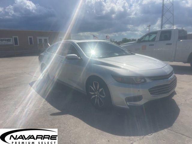 Used 2017 Chevrolet Malibu LT w/ Leather Package FWD image 10