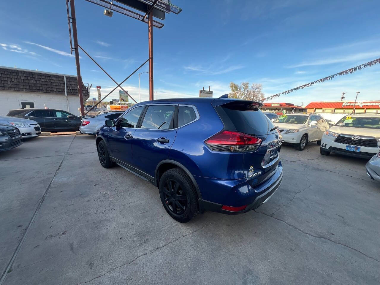 Used 2017 Nissan Rogue S AWD/4WD image 5