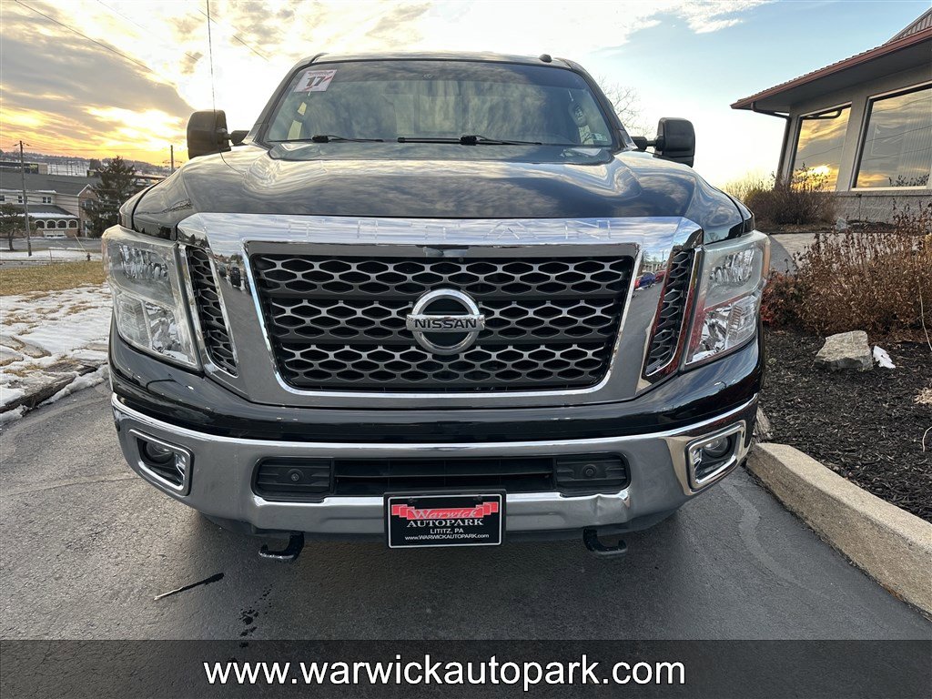 Used 2017 Nissan Titan SV RWD image 2