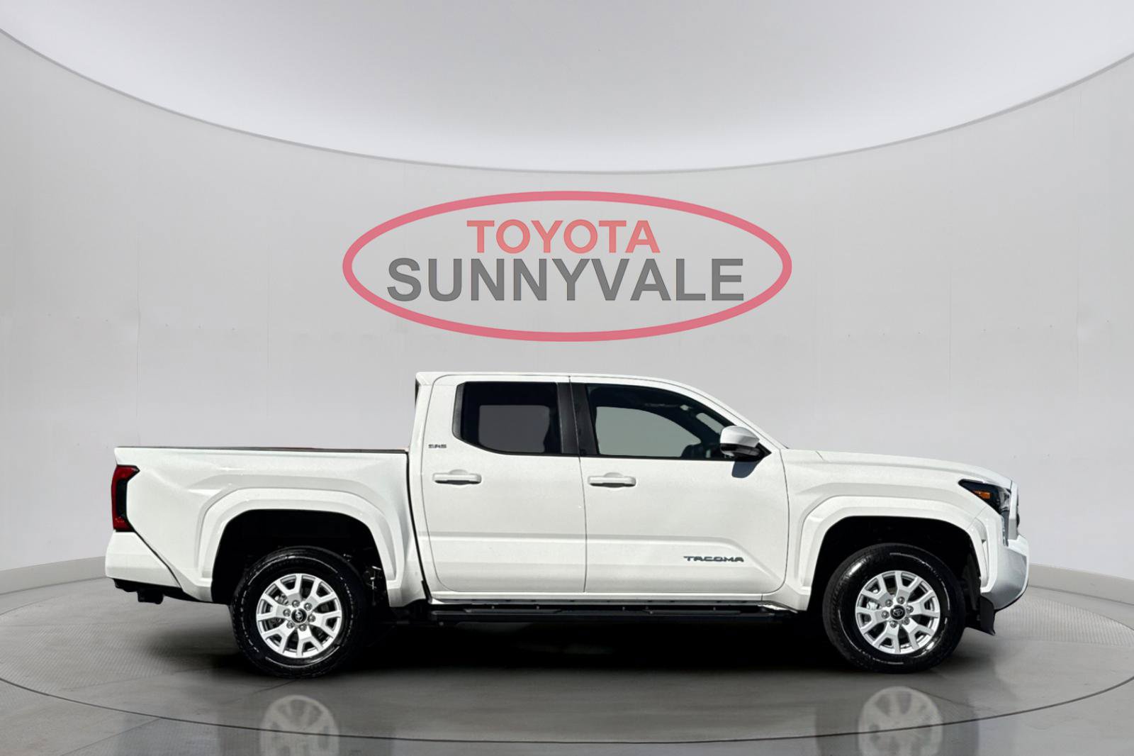 Used 2025 Toyota Tacoma SR5 w/ SR5 Upgrade Package AWD/4WD image 10
