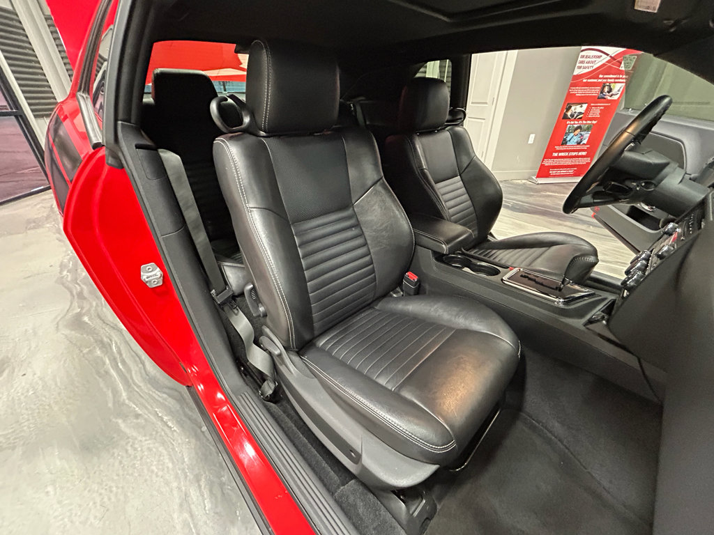 Used 2010 Dodge Challenger R/T RWD image 4