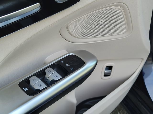 Used 2023 Mercedes-Benz C 300 4MATIC Sedan w/ Exclusive Trim Package image 27