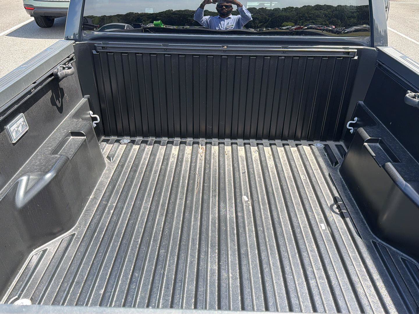Used 2025 Toyota Tacoma SR AWD/4WD image 5