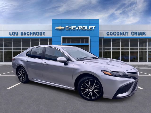 Used 2024 Toyota Camry SE FWD image 1