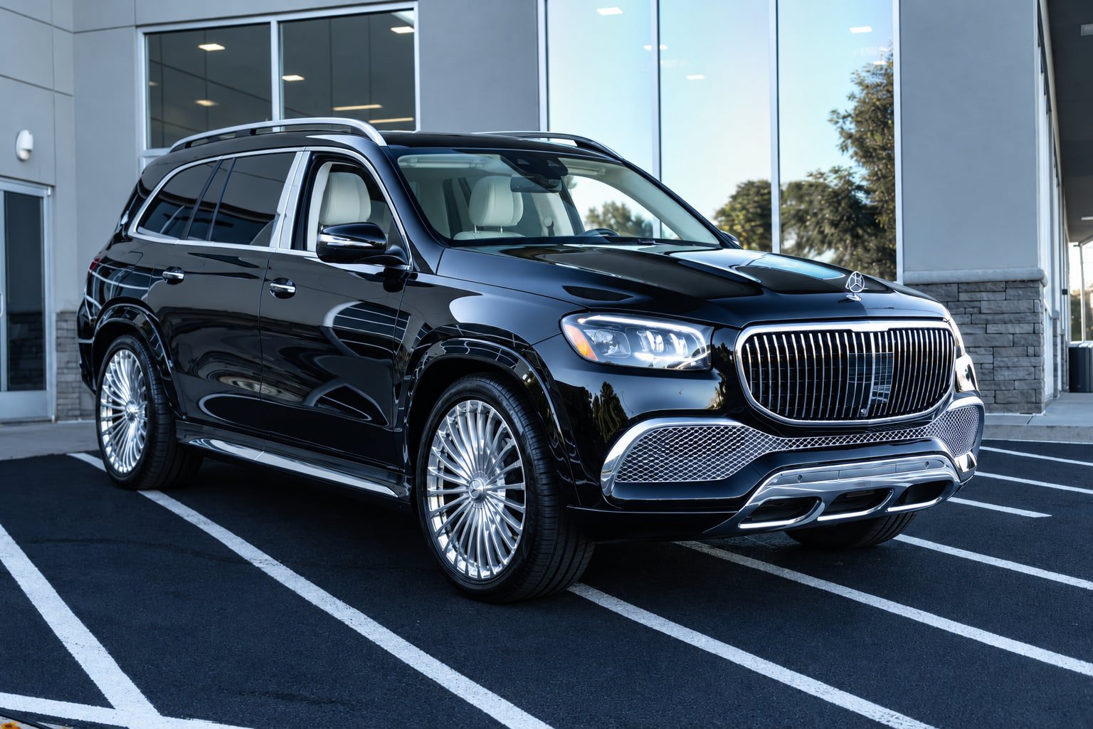 Used 2022 Mercedes-Benz Maybach GLS 600 4MATIC image 3