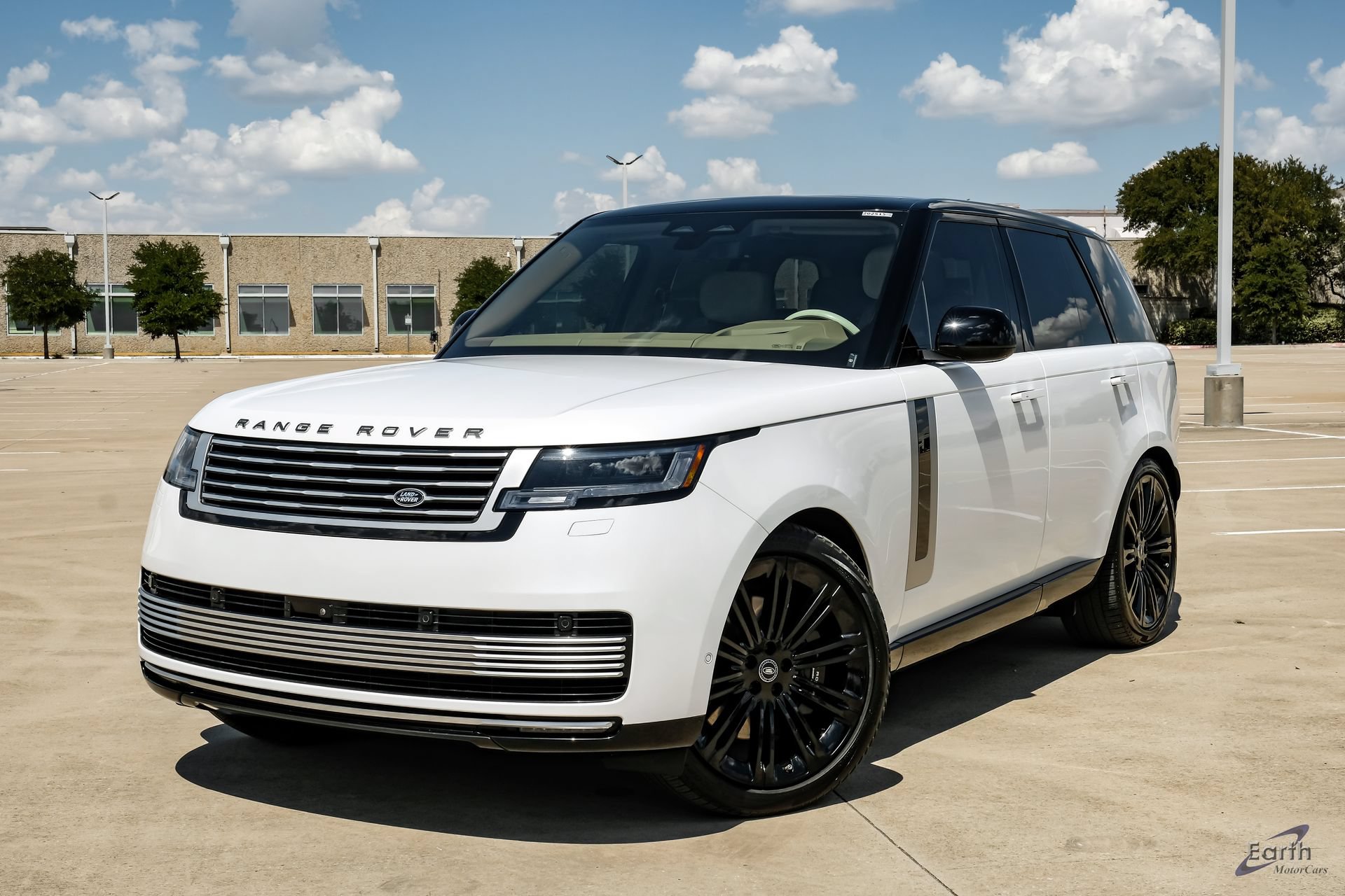 Used 2024 Land Rover Range Rover SV AWD/4WD image 6