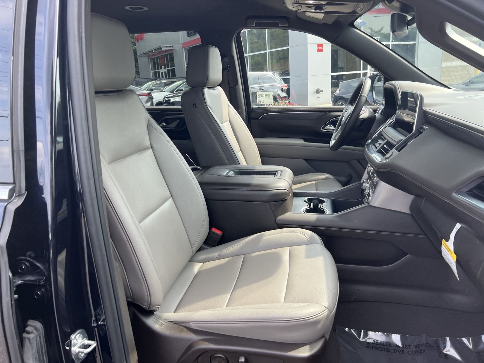 Used 2024 GMC Yukon XL SLT w/ SLT Luxury Package AWD/4WD image 27