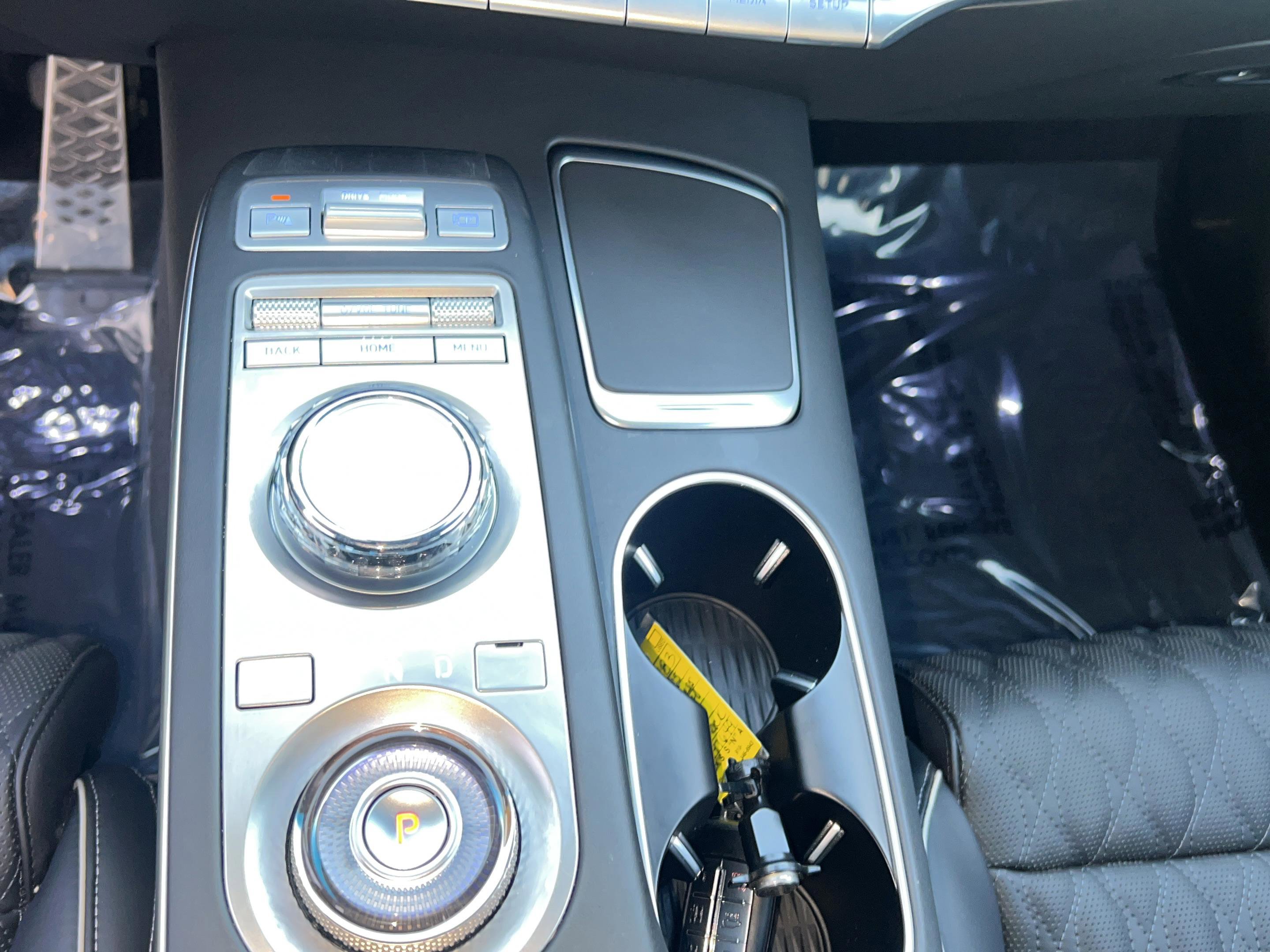 Used 2025 Genesis GV70 3.5T Sport w/ Sport Advanced Package AWD/4WD image 15