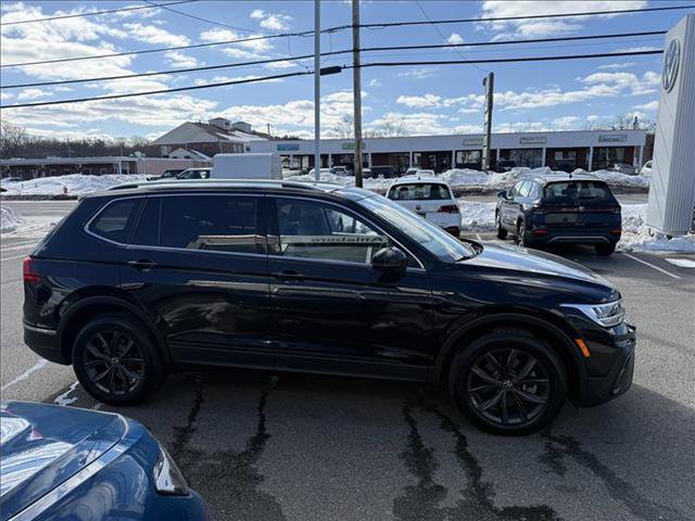 Certified 2022 Volkswagen Tiguan SE w/ Panoramic Sunroof Package AWD/4WD image 7