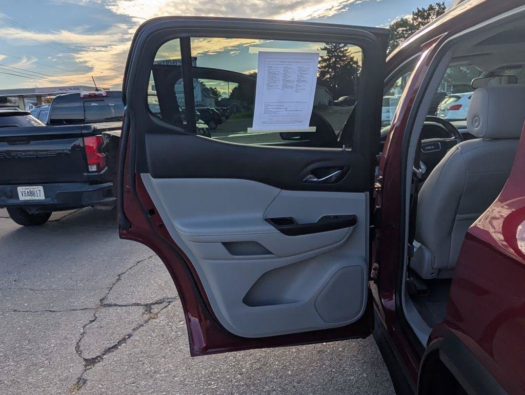 Used 2017 GMC Acadia SLT AWD/4WD image 31